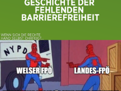 Grüner Hintergrund mit dem Text „Eine unendliche Geschichte der fehlenden Barrierefreiheit“ in weißen Großbuchstaben. Darunter ein Meme mit dem berühmten „Spider-Man zeigt auf Spider-Man“-Bild, wobei die linke Figur mit „Welser FPÖ“ und die rechte Figur mit „Landes-FPÖ“ beschriftet ist. Im unteren Bereich steht in weißer Schrift: „Wenn du dich selbst für deine Fehler kritisierst.“ Der obere Teil des Memes trägt die Überschrift „Wenn sich die rechte Hand selbst ohrfeigt...“. Das Bild illustriert satirisch Selbstkritik innerhalb derselben Partei.